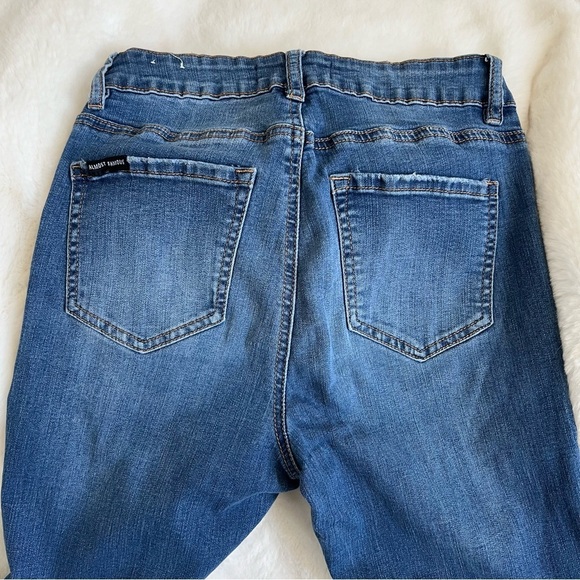 Almost famous size 5, distressed skinny jeans - Picture 6 of 10